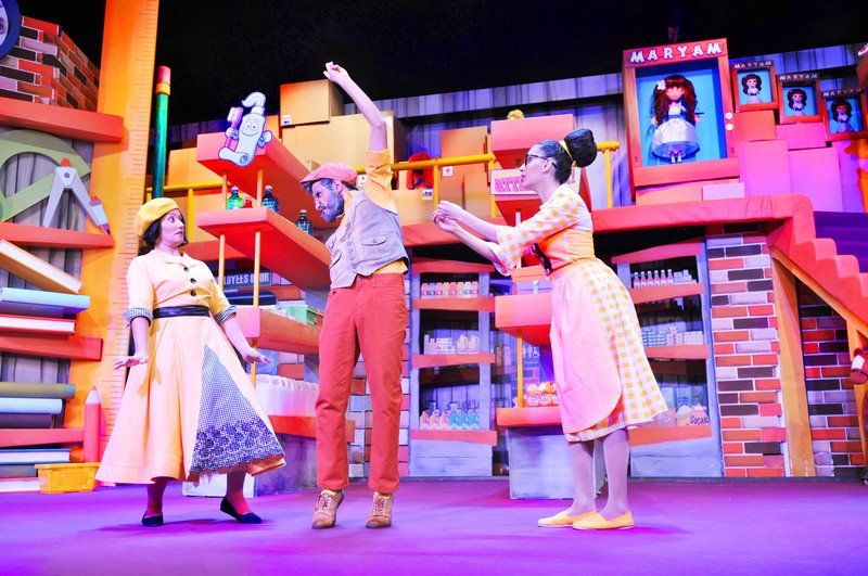 Gisele Hachem Zard dazzles children in PUPPET MARYAM 